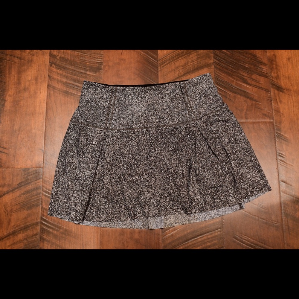RARE style lululemon skirt size 6